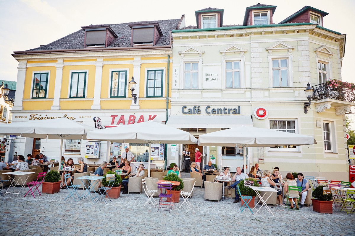Madar Café Central